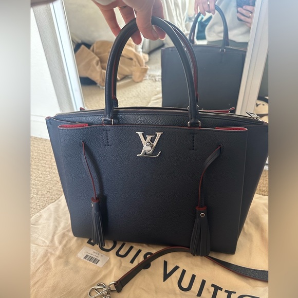 Louis Vuitton Lockmeto - Picture 1 of 8